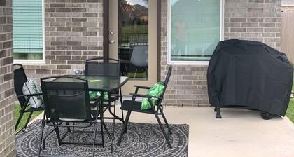 Luxurious & Modern! Brand New 2 Story Home