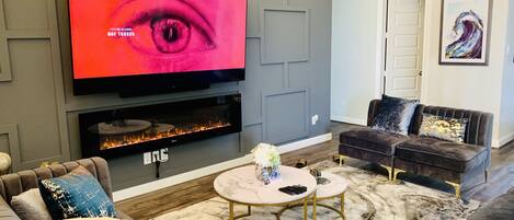Smart TV, fireplace, books, offices