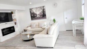 Smart TV, fireplace, streaming services