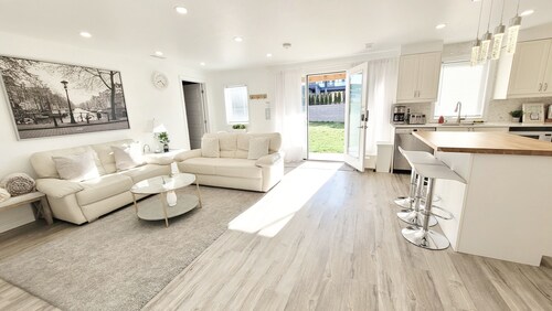 Beautiful 2 Bedroom Apartment Close to Hwy 401 & Hwy 8 in Cambridge