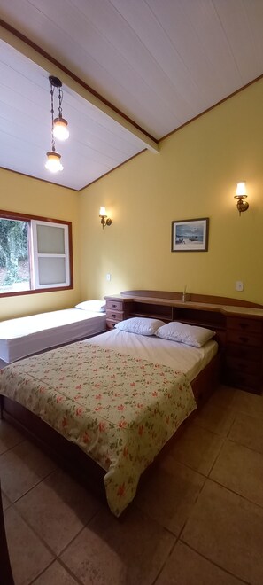 6 bedrooms, iron/ironing board, free WiFi