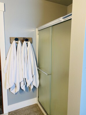 Interior - “Modern” Coeur D'Alene Home (Coeur d'Alene)