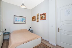 3 bedrooms, iron/ironing board, free WiFi, bed sheets - Cozy Waterfront Apt. with a Stunning View (İstanbul)