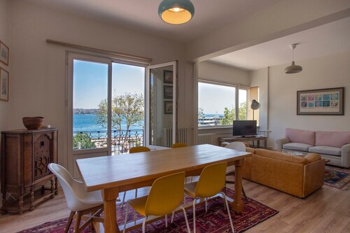 Cozy Waterfront Apt. with a Stunning View