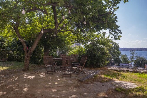 Cozy Waterfront Apt. with a Stunning View