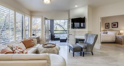 Peaceful Luxury Condo on Ground Floor -Ventana Canyon Area Catalina Foothills