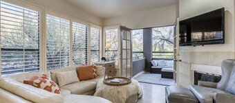 Peaceful Luxury Condo on Ground Floor -Ventana Canyon Area Catalina Foothills