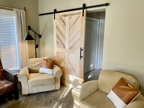 Smart TV, fireplace, table tennis