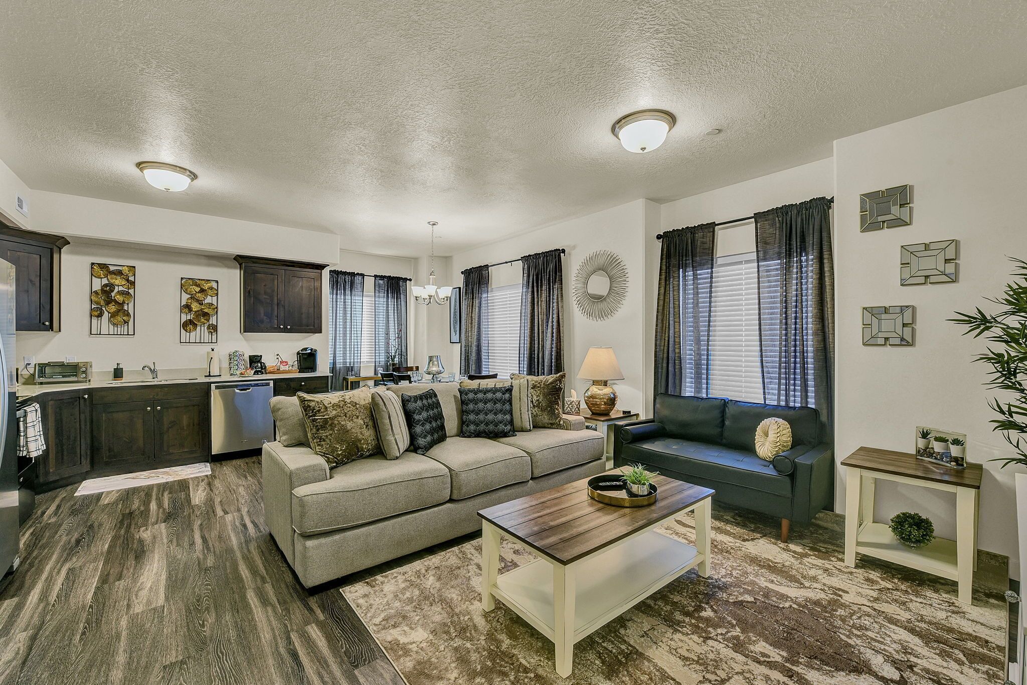 Smart TV, Netflix, Hulu, streaming services