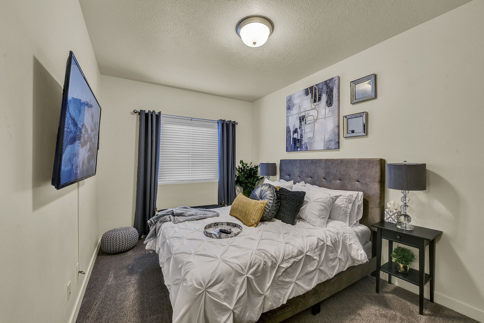 3 bedrooms, memory-foam beds, iron/ironing board, WiFi