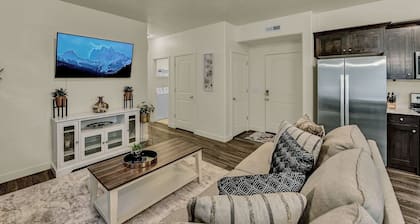 ⭐️ Private Luxury Apt ⭐️ Fast WiFi ⭐️ 4K HDTV ⭐️ Hill AFB