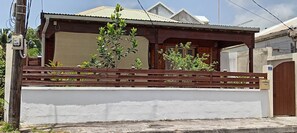 Exterior - Wooden Kaz – Creole accommodation in Le Moule, Guadeloupe (Le Moule)