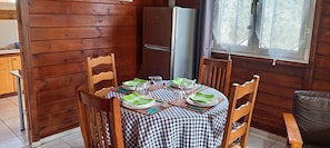 Dining - Wooden Kaz – Creole accommodation in Le Moule, Guadeloupe (Le Moule)