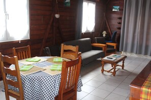 Interior - Wooden Kaz, Meublé de Tourisme *** (furnished tourist accommodation) (Le Moule)