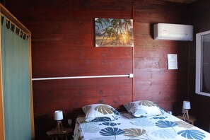 2 bedrooms, desk, iron/ironing board, travel crib