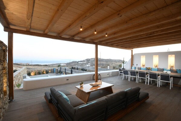 Outdoor dining - Super Paradise Luxury Villa, Private pool, free daily maid service (Mykonos)