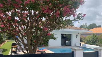 Piscine extérieure, piscine chauffée