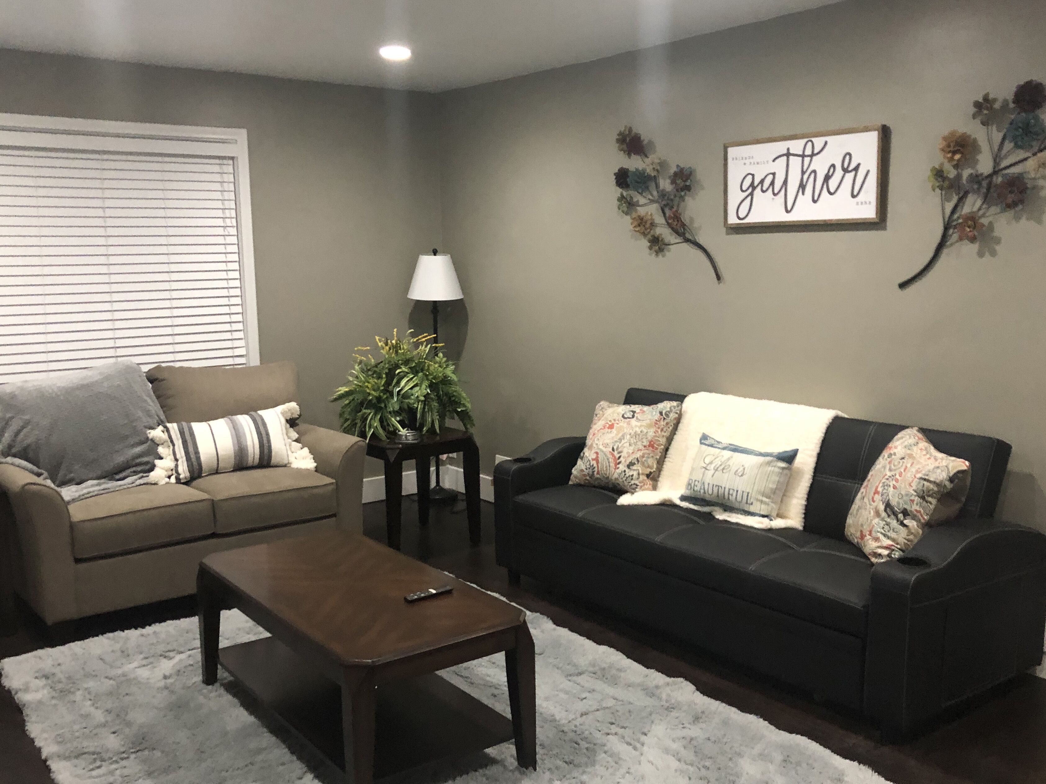 Private Main Floor 2BR  By Mountains, Salt Lake City, Airport, Lagoon, & Fun! 