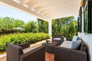 Terrace/patio - Villa Rose. Private swimming pool. Free AC & Wifi (Sant Lluís)