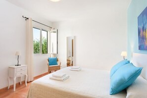 3 slaapkamers, een bureau, een strijkplank/strijkijzer, wifi