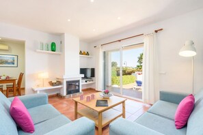 Televisie en een open haard