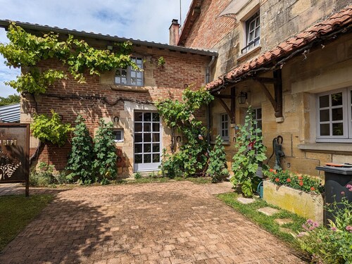 Charming Renovated Farmhouse with Garden, Terrace, and Near Lake Der for 6 Guests