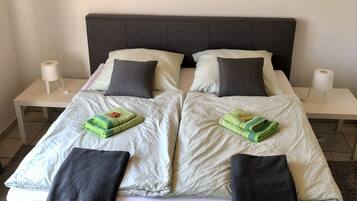 2 Schlafzimmer, Reisekinderbett, kostenloses WLAN, Bettwäsche