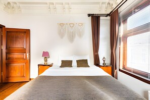 4 bedrooms, in-room safe, iron/ironing board, free WiFi - Charming Greco-Ottoman Mansion with Modern Comforts in Historic Balat (Istanbul)