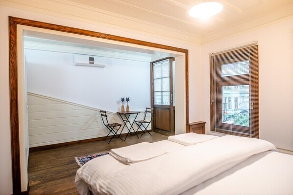 4 bedrooms, in-room safe, iron/ironing board, travel crib