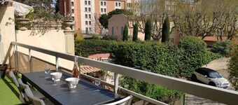 Classy 4-star 2-bedroom apartment in the center of Aix with parking and terrace