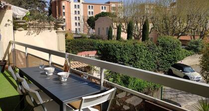 Magnifique appartement T3 classé 4*, 43m2, centre d'Aix avec parking et terrasse
