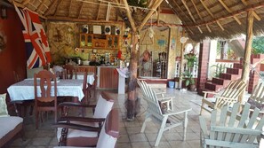 Tägliches kontinentales Frühstück (6 USD pro Person)