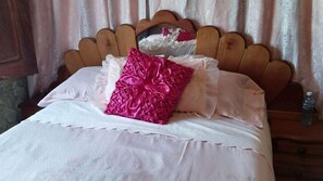 Comfort-Doppelzimmer, 1 Queen-Bett | Individuell dekoriert, individuell eingerichtet, Verdunkelungsvorhänge