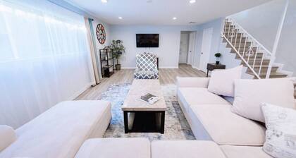 TRANQUIL NOHO GEM: RENOVATED 2BR TOWNHOME w/ PRIVATE FENCED PATIO & PARKING p29