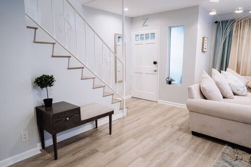 TRANQUIL NOHO GEM: RENOVATED 2BR TOWNHOME w/ PRIVATE FENCED PATIO & PARKING p29