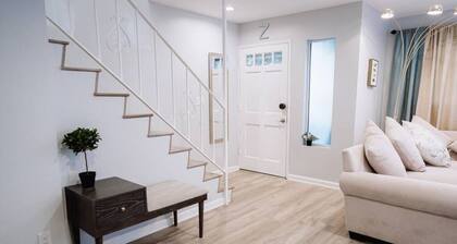TRANQUIL NOHO GEM: RENOVATED 2BR TOWNHOME w/ PRIVATE FENCED PATIO & PARKING p29