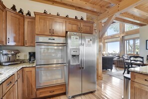 Fridge, microwave, dishwasher, coffee/tea maker - Walk to the slopes from this beautiful mountain home! Views, Views, Views! (Canaan Valley)