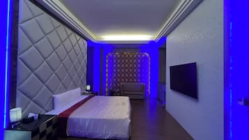 Standard Double Room | Free minibar, individually decorated, individually furnished