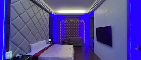 Habitación doble estándar | Artículos del minibar gratis y decoración personalizada