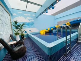 奢华四人房, 私人游泳池 | 迷你吧（备有免费物品）、特色装修、特色家居、折叠床/加床（额外收费）