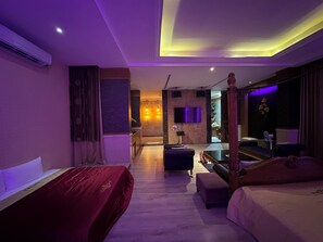 Quarto quádruplo superluxo, piscina particular | Frigobar (abastecido com itens grátis), individualmente decorados