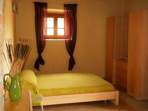 1 bedroom, WiFi - Libeccio studio apartment with panoramic view of the hills (Toscana)