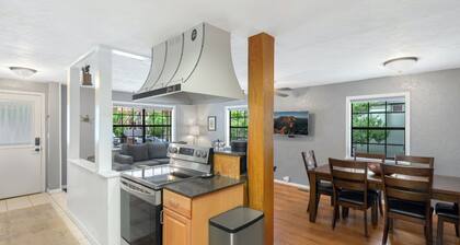 Spacious Historic Home - Sleeps 12 - Pet Friendly-upstairs AC!