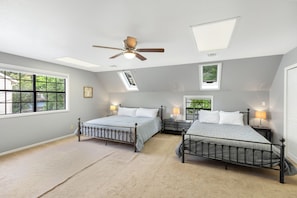 4 bedrooms, iron/ironing board, free WiFi, bed sheets - Spacious Historic Home | Steps to Main St | Patio (Ouray)