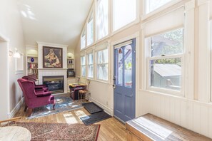 TV - Cozy Downtown Pet Friendly Home with Fiber Internet! Fenced Outdoor Area! (Ouray)