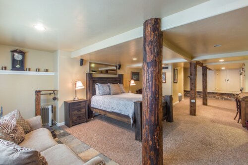 Historic Downtown Home | Fire Pit | A/C | Fenced-In Yard