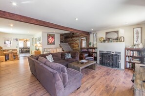 Televisión, chimenea