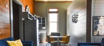 Starlet: Historic Downtown Bryan/King Beds