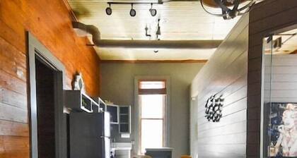 Starlet: Historic Downtown Bryan/King Beds