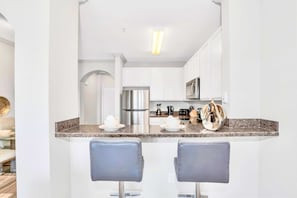 Fridge, microwave, oven, stovetop - Beautiful Condo w Outdoor Pool and Sauna (Winter Garden)